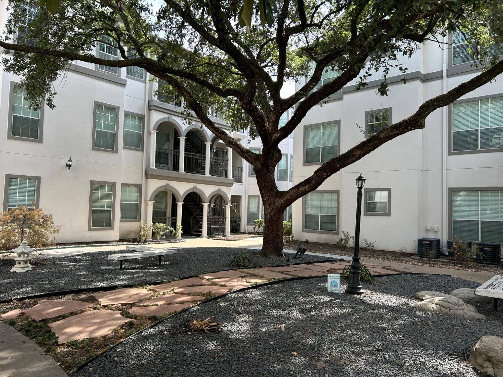 Best Of Both Worlds Houston River Oaks Galleria Exterior foto
